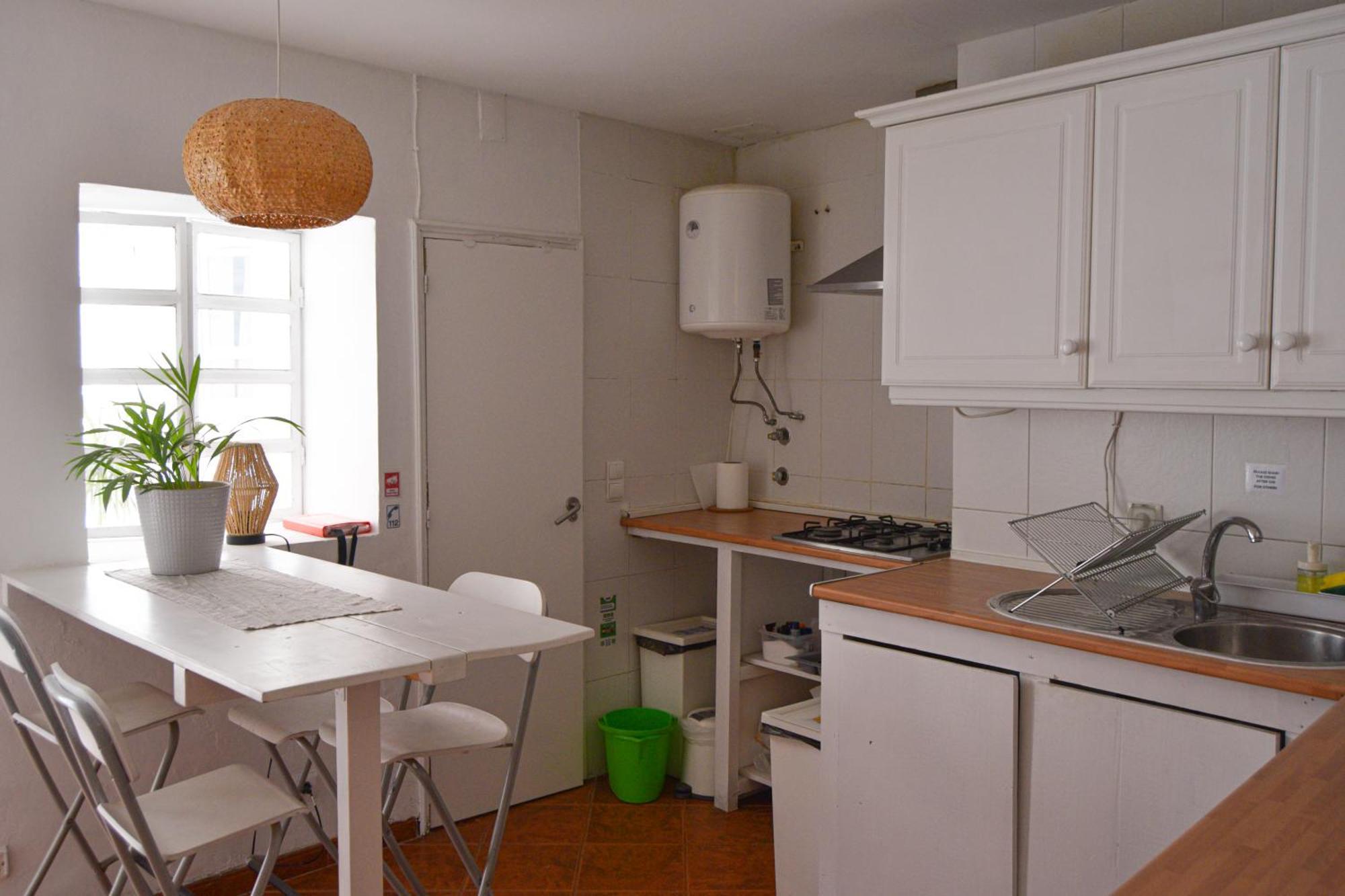 Shared Apartment With Bright Private Patio In Lisboa Exterior foto